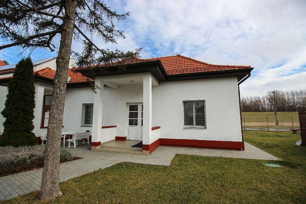 Gyevitur Apartman Algyo Buitenkant foto