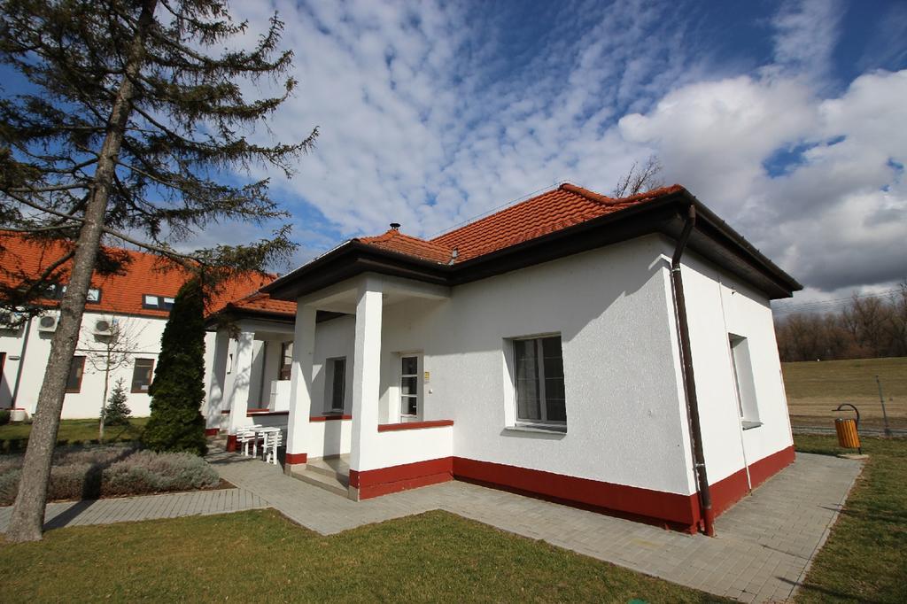 Gyevitur Apartman Algyo Buitenkant foto